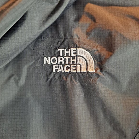 The North Face HyVent Hooded Rain / Wind Jacket Women's Size S/P - Picture 3 of 12